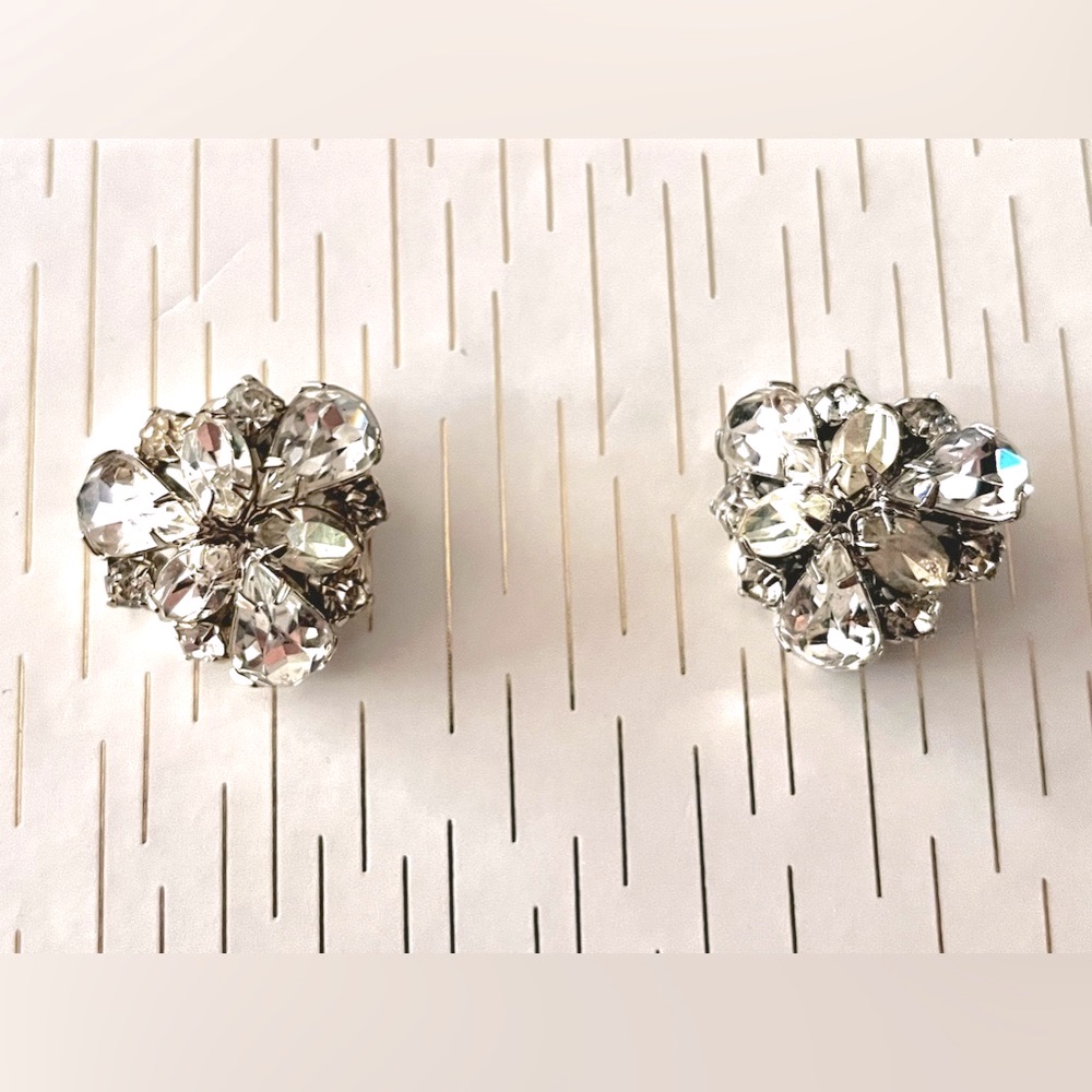 Signed Weiss Timeless Earrings In Mint Condition 38$